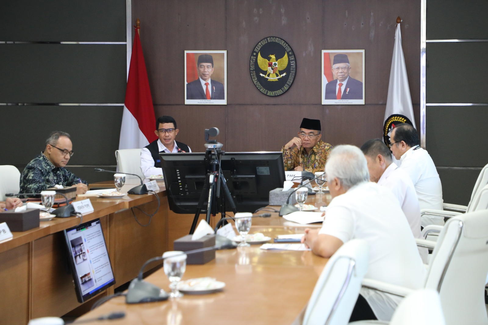 Kepala BNPB menghadiri undangan Menko PMK untuk melaksanakan Rapat Tingkat Menteri (RTM) yang membahas tentang kelanjutan bantuan kemanusiaan bagi negara Republik Vanuatu dan Myanmar di Kantor Kemenko PMK, Jakarta, Rabu (14/6).